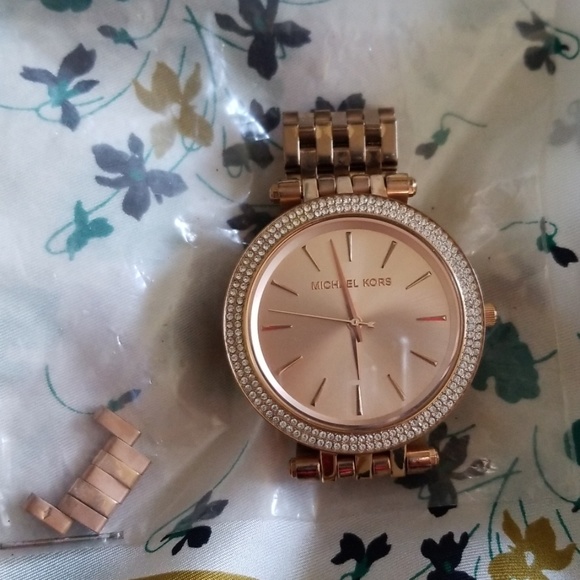 Michael Kors "Darci" Pave Rose Gold Watch - Picture 5 of 6